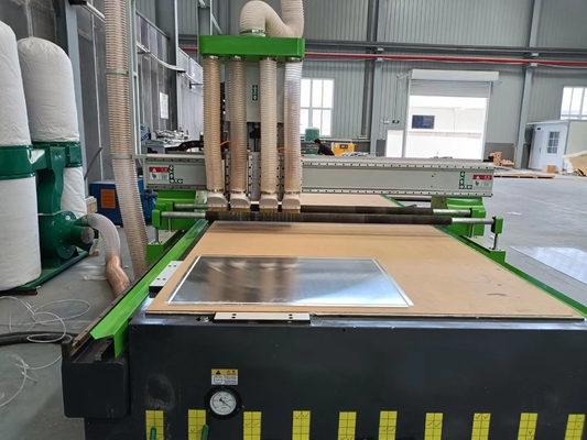 comprar Máquinas para el procesamiento de placas de aluminio y plástico 1665 online manufacture