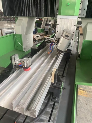4 Ejes Centro de mecanizado CNC Profil de procesamiento de la industria del transporte ferroviario