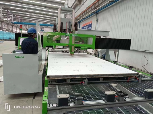 30100 Máquina de tallado por CNC Carretera refrigerada Carruaje de camión Carruaje de cartón compuesto