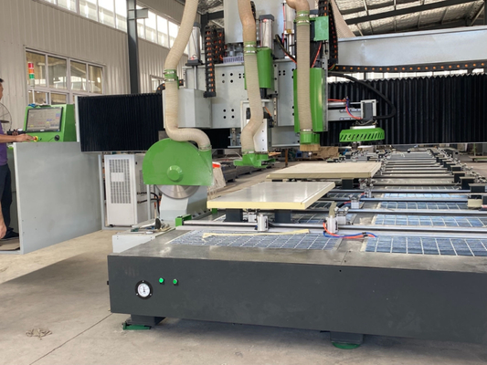 Máquina de grabado CNC de placa compuesta para carrocería de camión refrigerado 30150