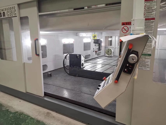 CE 5 Eje Centro de mecanizado tipo pórtico Molde de aluminio Accesorios de tuberías de fibra de carbono