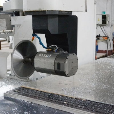 Centres d'usinage à cinq axes pour sculpter la plaque d'aluminium et le profil d'aluminium
